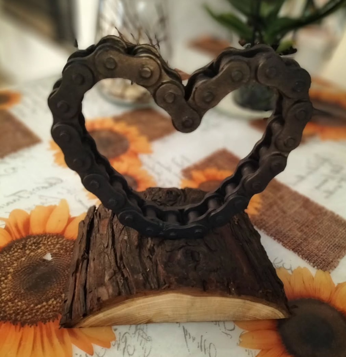 Cuore realizzato con catena